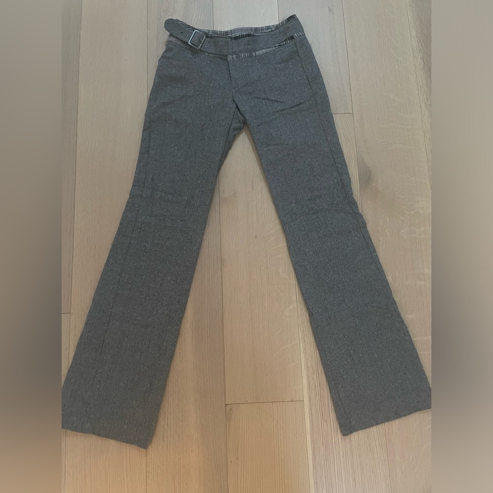 Adorable low waisted trousers with plaid detail